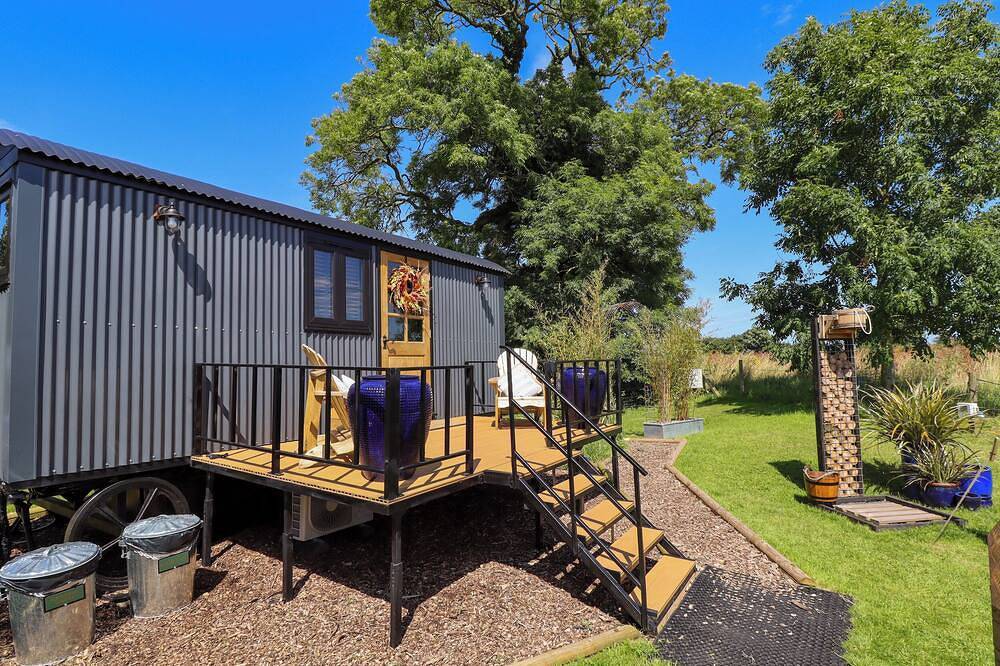 Limetree Luxury Glamping Portland, romantic in Nottingham in Sherwood Forest, Nottinghamshire