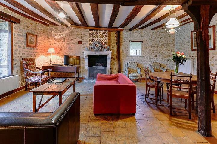 Gîte pour 8 personnes, avec jardin dans Crucheray