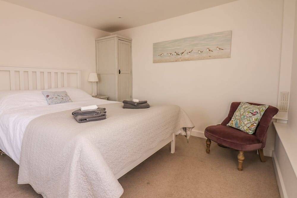 Searles, pet friendly, luxury holiday cottage in Lympstone in Lympstone, Devon