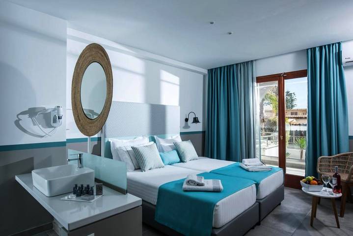 Resort per 2 persone, con Balcone e Terrazza nonché Giardino e Piscina in Chania