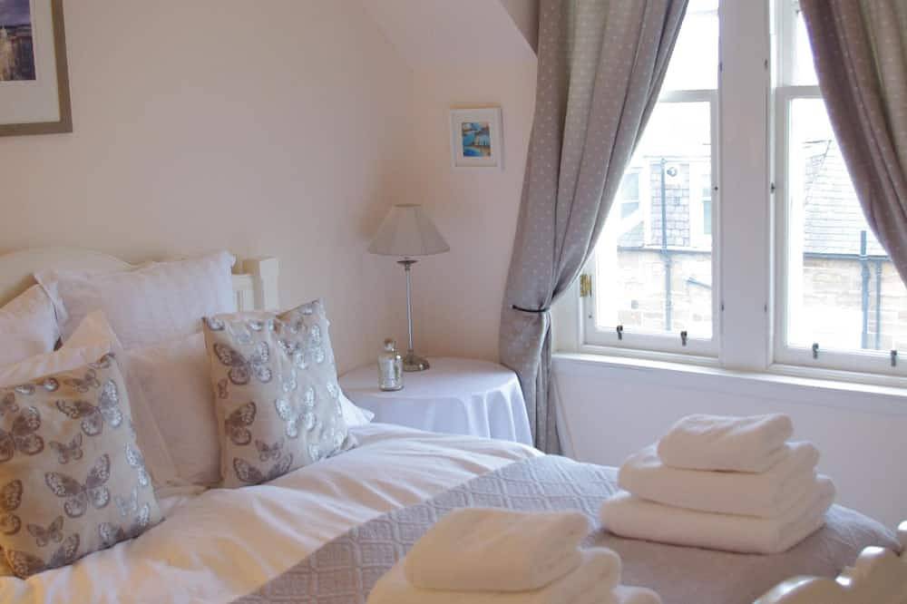 Entire apartment, Kittiwake Apartment, Pittenweem - stunning Sea Views in picturesque village. in Pittenweem, Fife region