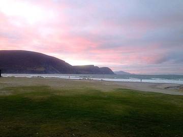 Location de vacances pour 6 personnes, avec vue sur le lac ainsi que vue et jardin, animaux acceptés dans Ile D Achill