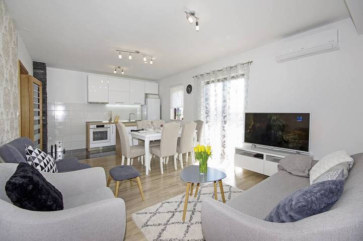 Gîte pour 6 personnes, avec balcon dans Vrlika