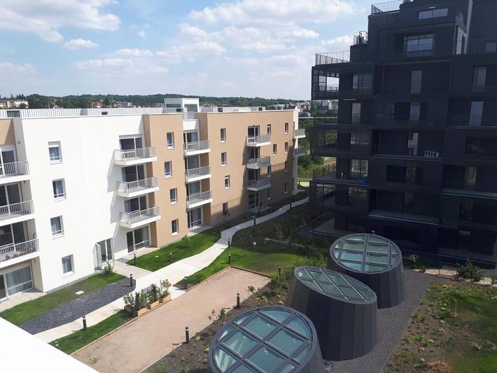 Appart’hôtel pour 2 personnes, avec vue et piscine ainsi que jardin et sauna