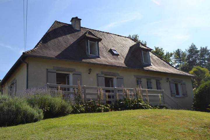 Maison de vacances pour 11 personnes, avec Balcon et Terrasse ainsi que Jardin et Piscine dans Sanilhac
