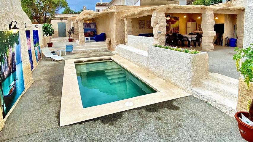 Casa de vacaciones para 15 personas, con piscina además de jardín y jacuzzi, Se admiten mascotas en Provincia de Albacete