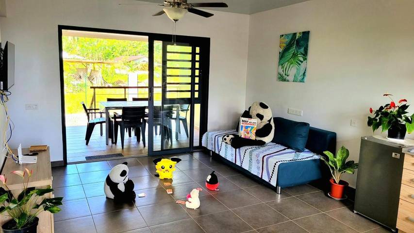 Location de vacances pour 3 personnes, avec vue ainsi que terrasse et jardin dans Teahupo'o - 2