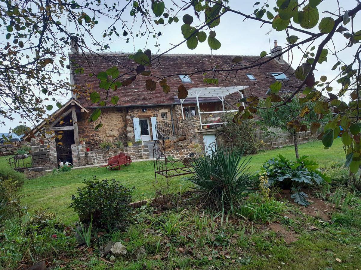 Double Room with Private Bathroom in Treigny-Perreuse-Sainte-Colombe, Région d'Auxerre