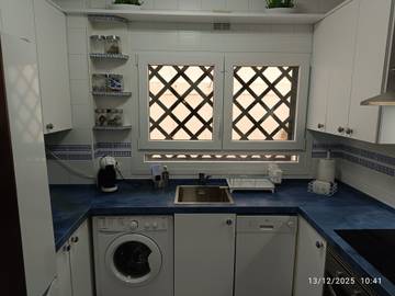 Vacation Rental for 5 Guests in Playa La Victoria, Cádiz, Picture 3