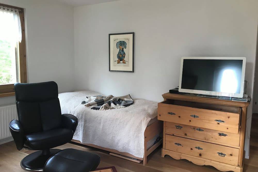 Ganze Wohnung, Soothing 2 1/2 room apartment in Falera with stunning mountain views. in Falera, Flims Laax Falera