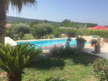 Maison de vacances pour 2 personnes, avec jardin ainsi que vue et piscine dans le Var