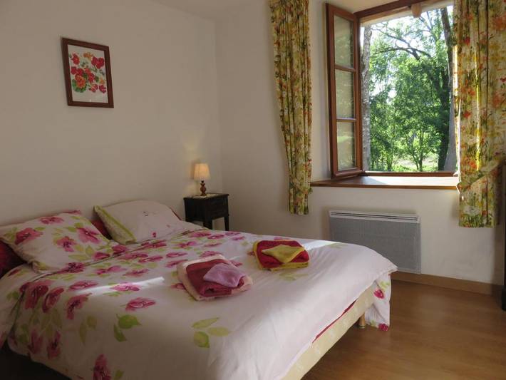 Location de vacances pour 2 personnes, avec vue sur le lac ainsi que jardin et vue à Rochechouart - 2