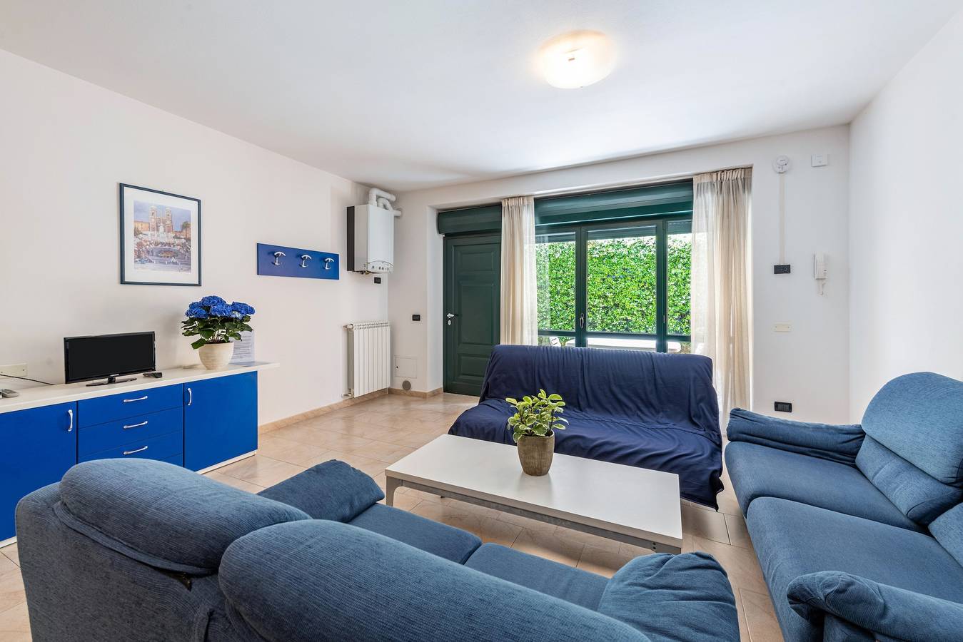 Ganze Wohnung, Ferienwohnung "Trilocale Le Vele 5" mit Bergblick, privater Terrasse und Wlan in Maderno, Toscolano-Maderno