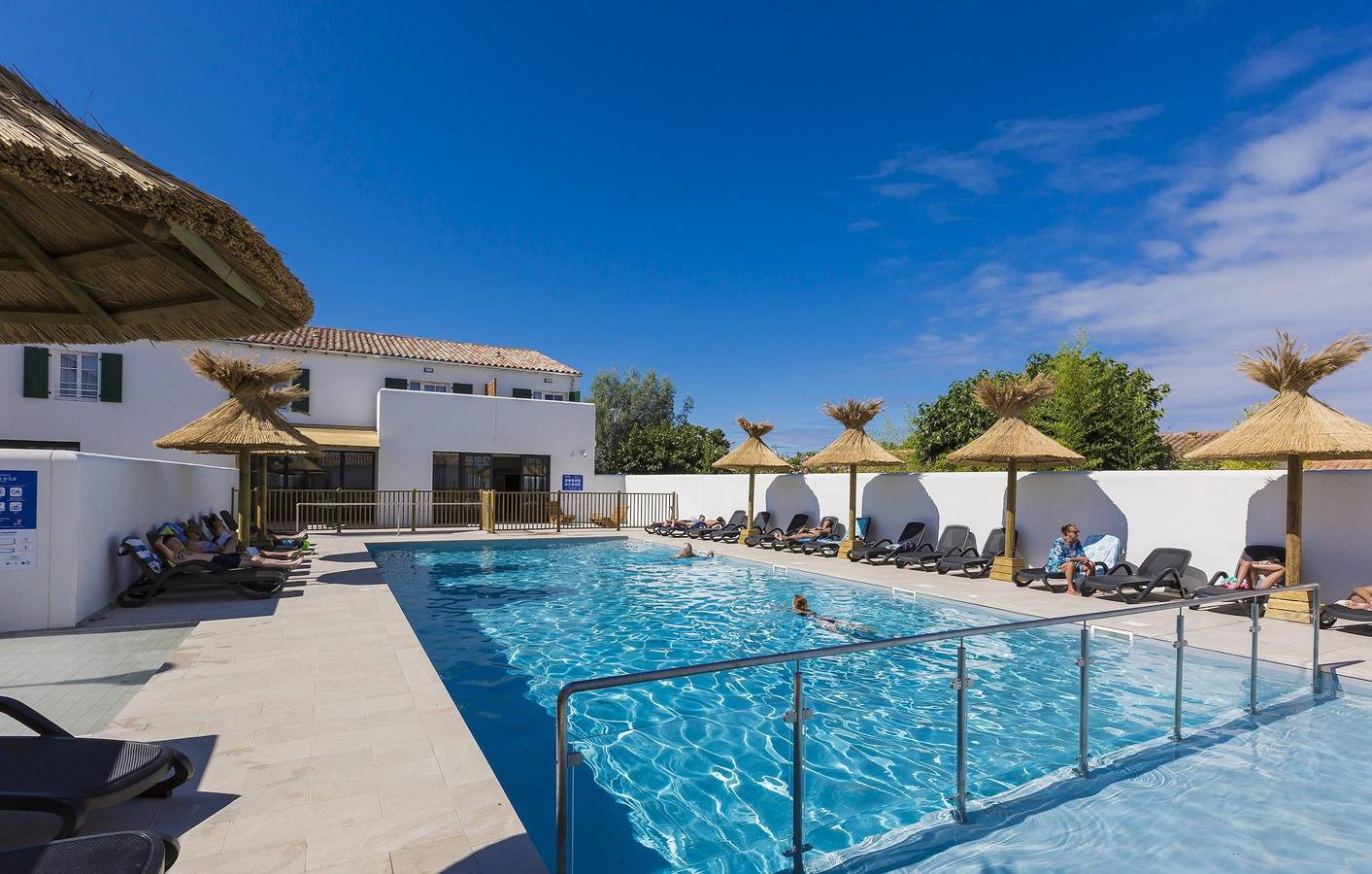 Appartement entier, Appartement de vacances pour 4 personnes avec piscine in Rivedoux-Plage, Île de Ré