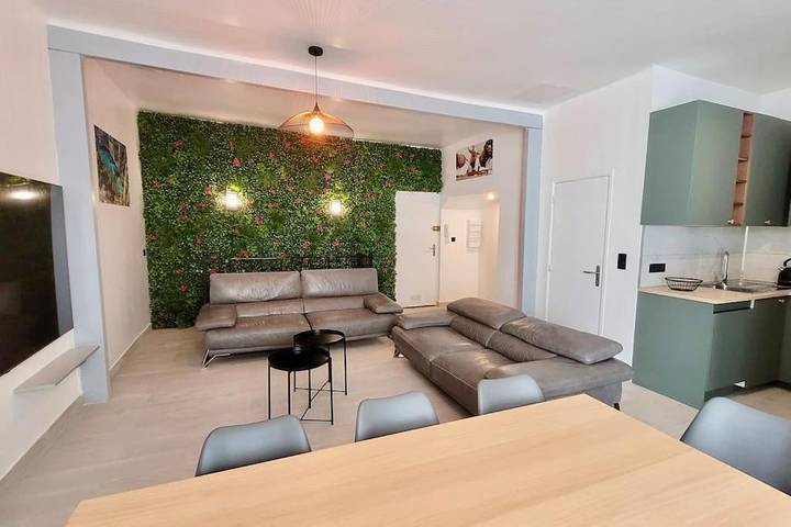 Gîte pour 14 personnes, avec terrasse et sauna dans Plage des Catalans