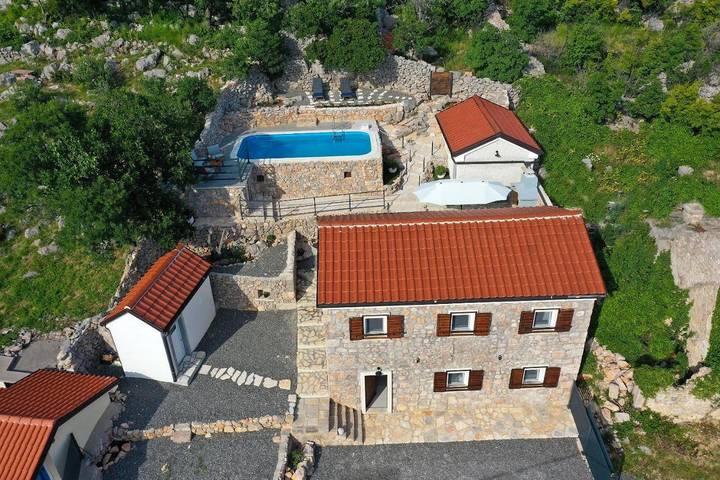 Ferienhaus für 6 Personen, mit Terrasse und Garten sowie Pool und Ausblick