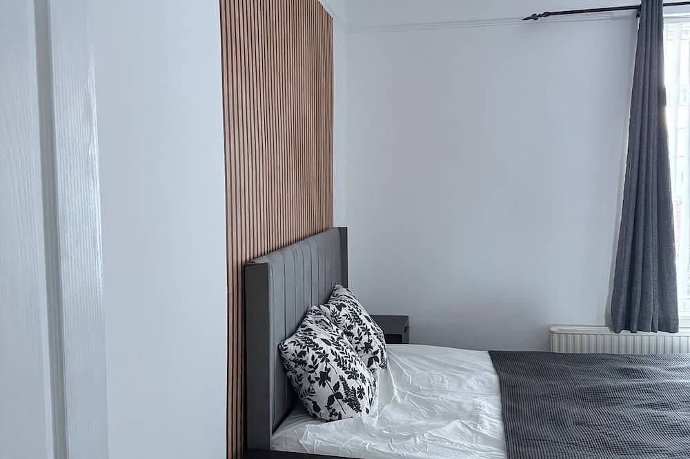 Kick back and Relax in this calm-styled space in St Helens, Nordwestengland