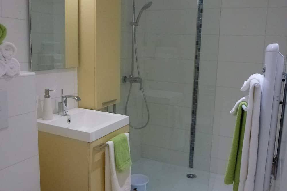 Belle vue mer, villa climatisée, piscine chauffée dans un jardin exceptionnel. in Carqueiranne, Région de Toulon