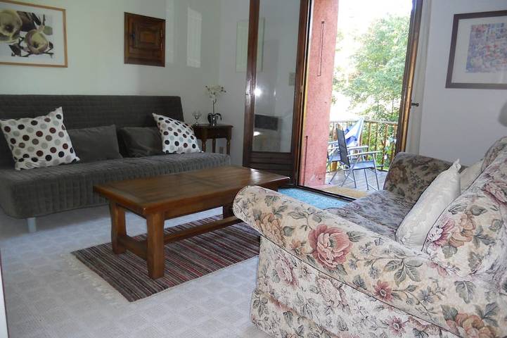 Location de vacances pour 8 personnes, avec jardin, animaux acceptés à Saint-Laurent-de-Cerdans - 3