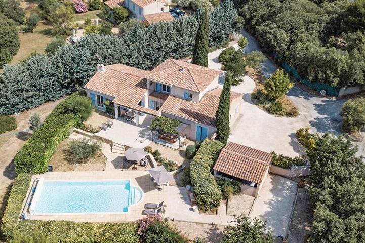 Ferienhaus für 8 Personen, mit Balkon und Garten in La Roque-sur-Pernes