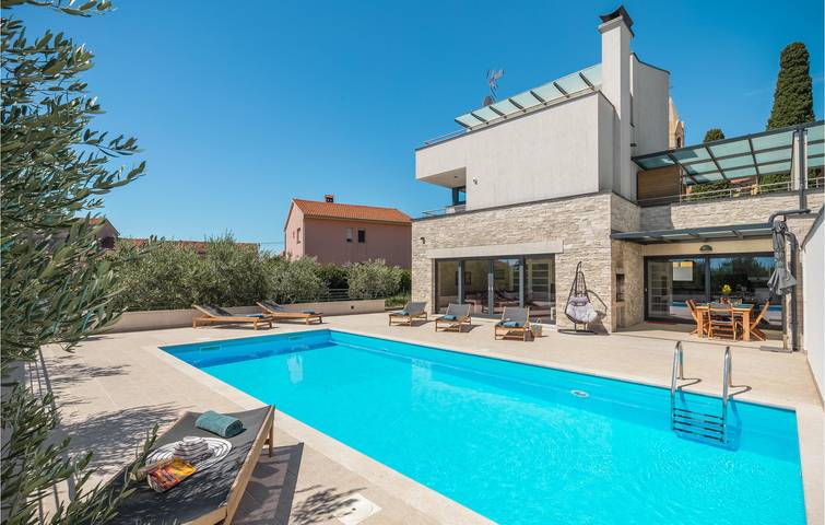 Urlaub am Meer: 2 km bis zur Küste, Pool, WLAN, Parkplätze und in der Nähe des Flughafens Pula in Valtura, Südküste Istrien