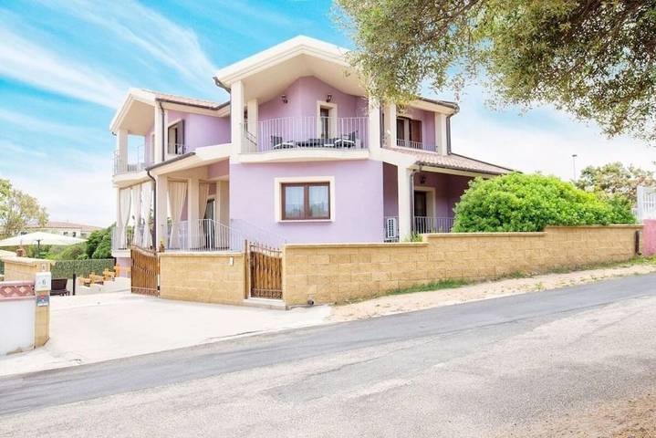 Villa per 10 persone, con Balcone/Terrazza e Giardino nonché Piscina a Valledoria