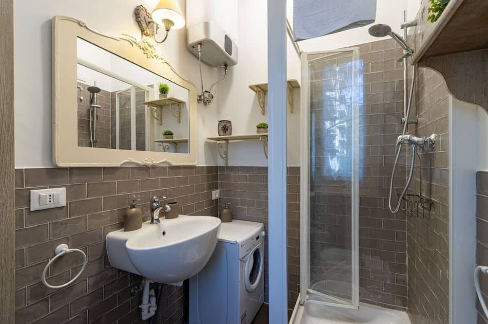 Appartamento intero, Feel Good - Varese Centro - Appartamento per 2 persone - Free Wifi - By Guestaly in Varese, Provincia di Varese
