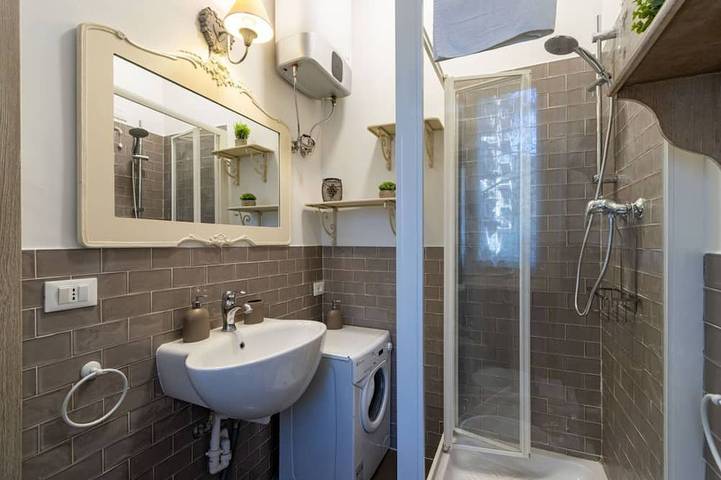 Apartamento entero, Feel Good - Downtown Varese - Apartment for 2 people - Free Wi-Fi - By Guestaly in Varese, Provincia de Varese