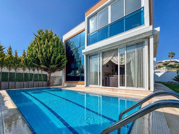 Casa de vacaciones para 11 personas, con piscina además de vistas y jardín, Familias con niños en Kusadasi