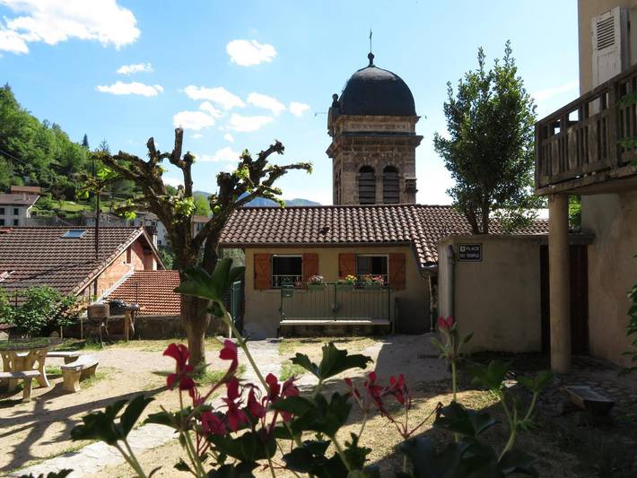 Appartement entier, Appartement "Au Bonheur Suspendu" avec terrasse privée, Wi-Fi et climatisation in Pont-en-Royans, Parc naturel régional du Vercors