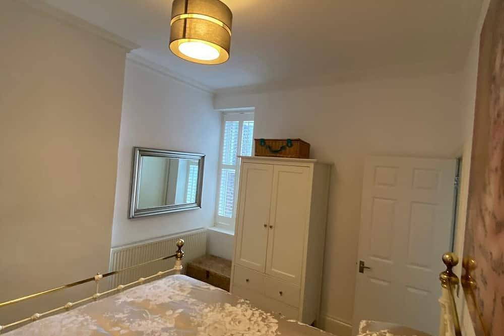 Entire apartment, Broadstairs Apartment With Sea Views in Botany Bay, Kent