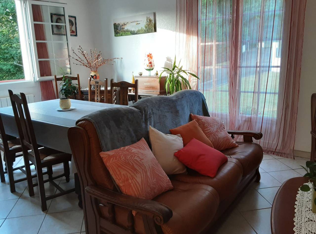 Appartement entier, Location F3 in Saint-Pée-sur-Nivelle, Région de Bayonne