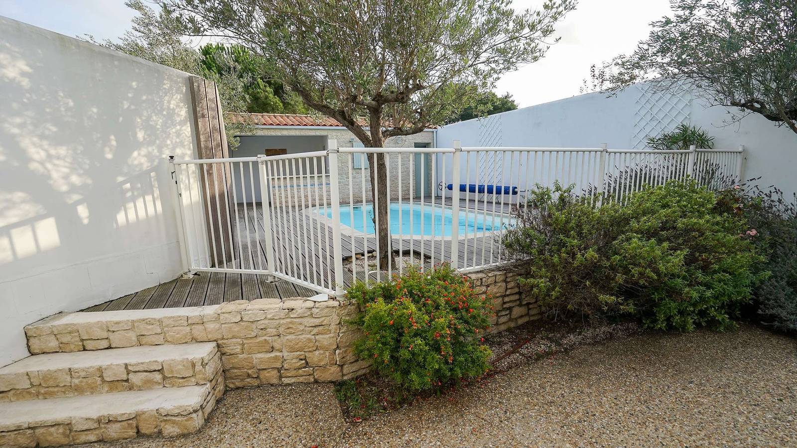 Appartement de vacances entier, Villa avec piscine à deux pas des pistes cyclables in Rivedoux-Plage, Île de Ré