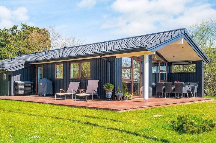 Ferienhaus für 6 Personen, mit Whirlpool und Terrasse sowie Garten in Lakolk
