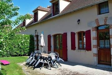 Gîte pour 5 personnes, avec terrasse dans Lorcy