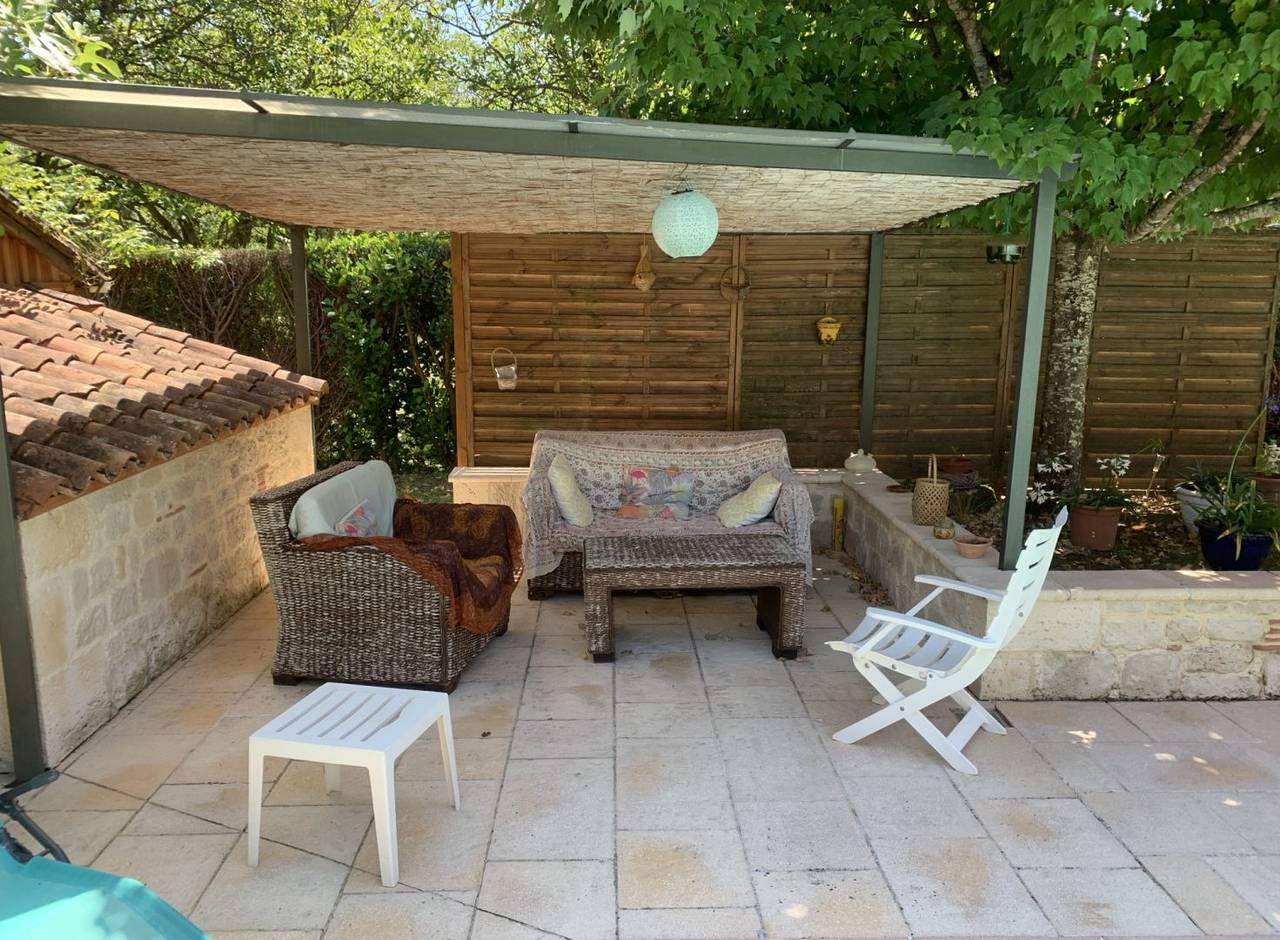 Appartement entier, Logement 36 m² avec piscine in Prayssac, Lot