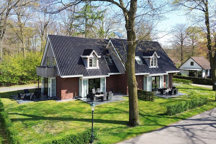 Vakantiehuis voor 20 personen, met terras en tuin in Hoge Hexel