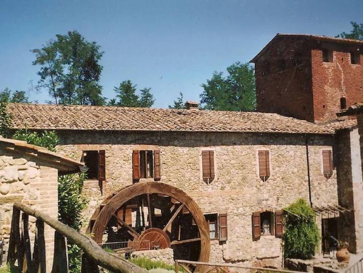 Agriturismo per 6 persone, con piscina e giardino, adatto a famiglie con bambini in Massa Marittima