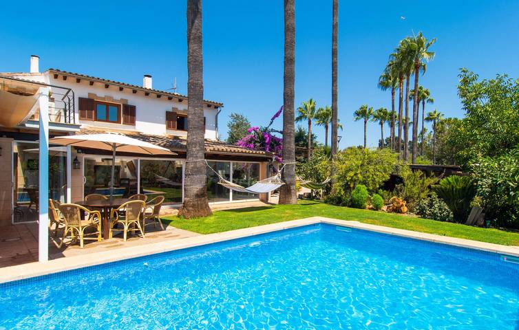 Cozy Retreat with Pool, Terrace & AC - Near Llubi City Center in Llubí, Majorca Center