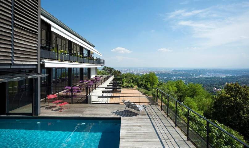 Hôtel pour 2 personnes, avec Terrasse et Jacuzzi ainsi que Jardin et Piscine à Saint-Cyr-au-Mont-d'Or