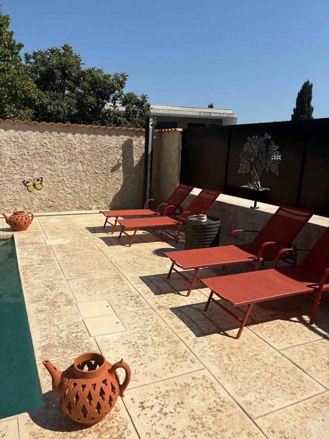 Haut de villa avec piscine privée et extérieur in Lançon-Provence, Côte méditerranéenne (France)