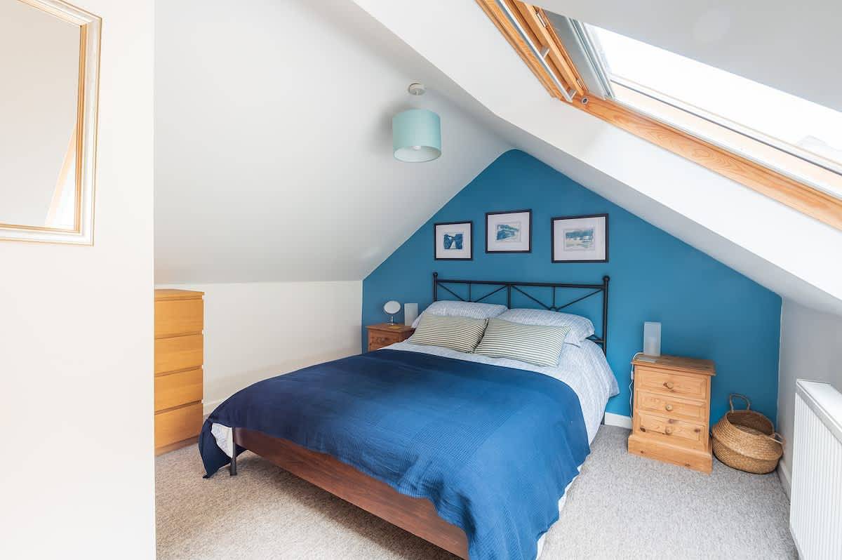 Entire apartment, Riverside Bothy In Heart of Scenic Harbour Village in Solva, Pembrokeshire