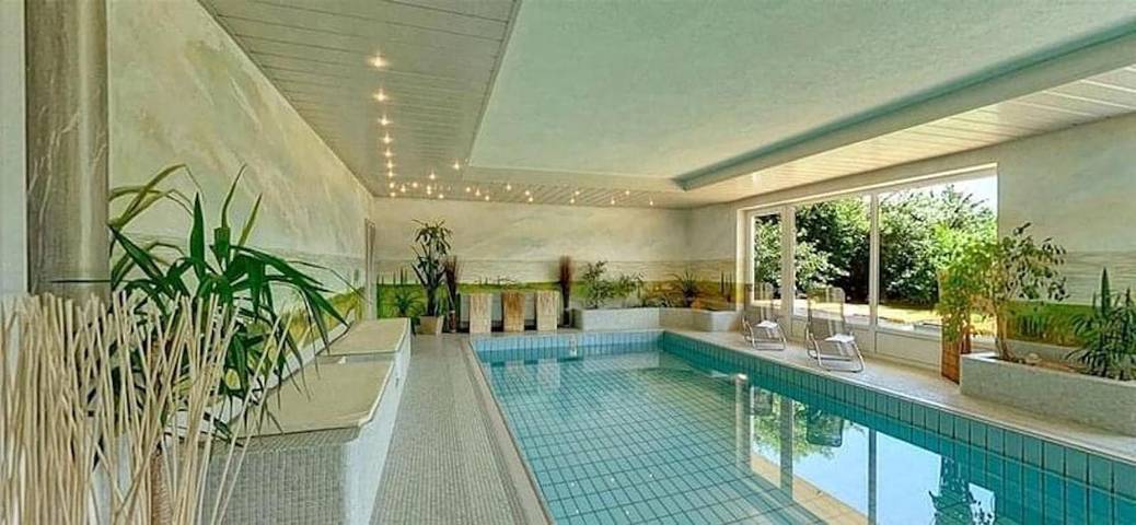 Hotel, mit Balkon und Terrasse sowie Garten und Pool