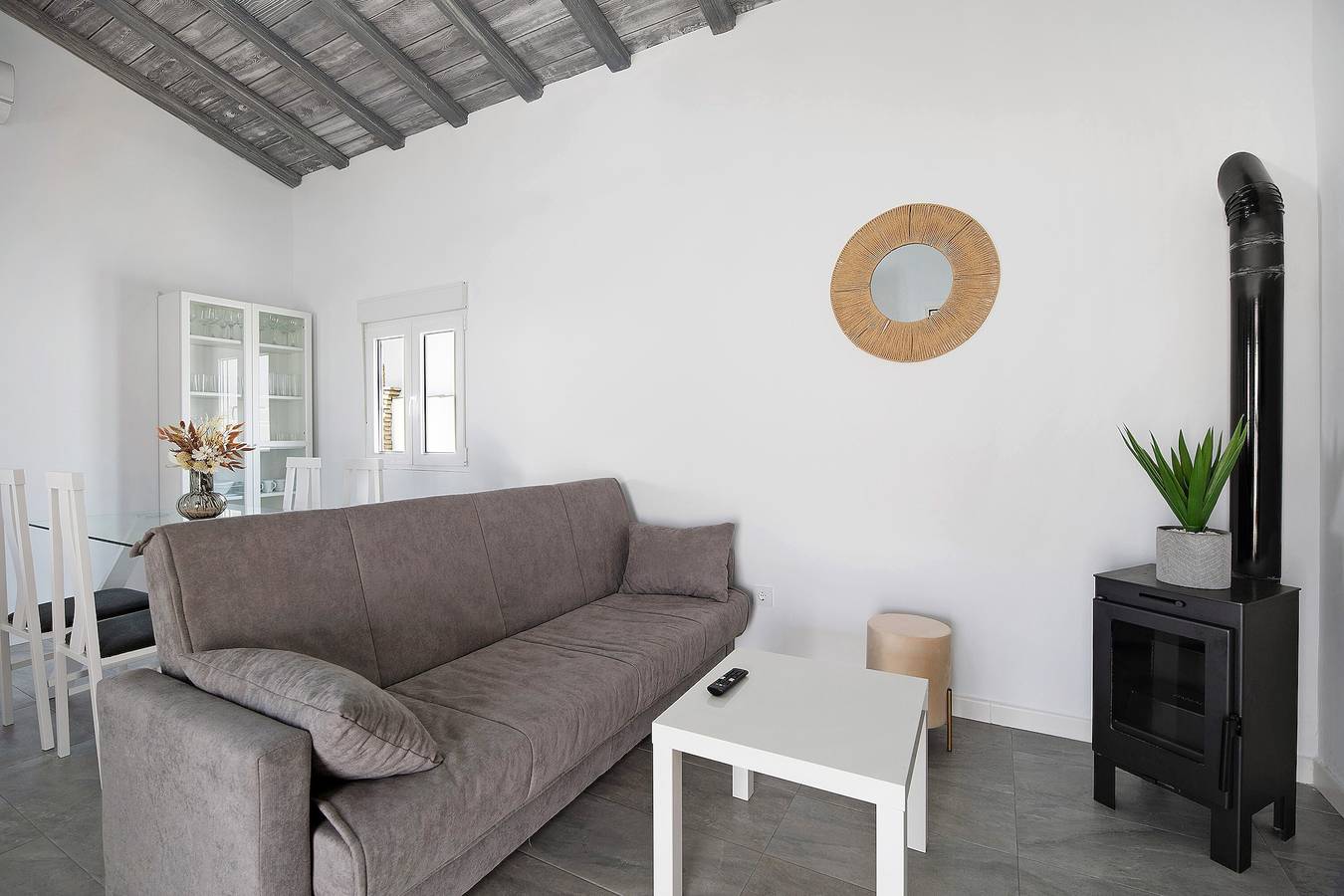 Casa de vacaciones 'Casa Ferro' cerca de la playa con piscina, jardín y Wi-Fi in Playa La Barrosa, Chiclana de la Frontera