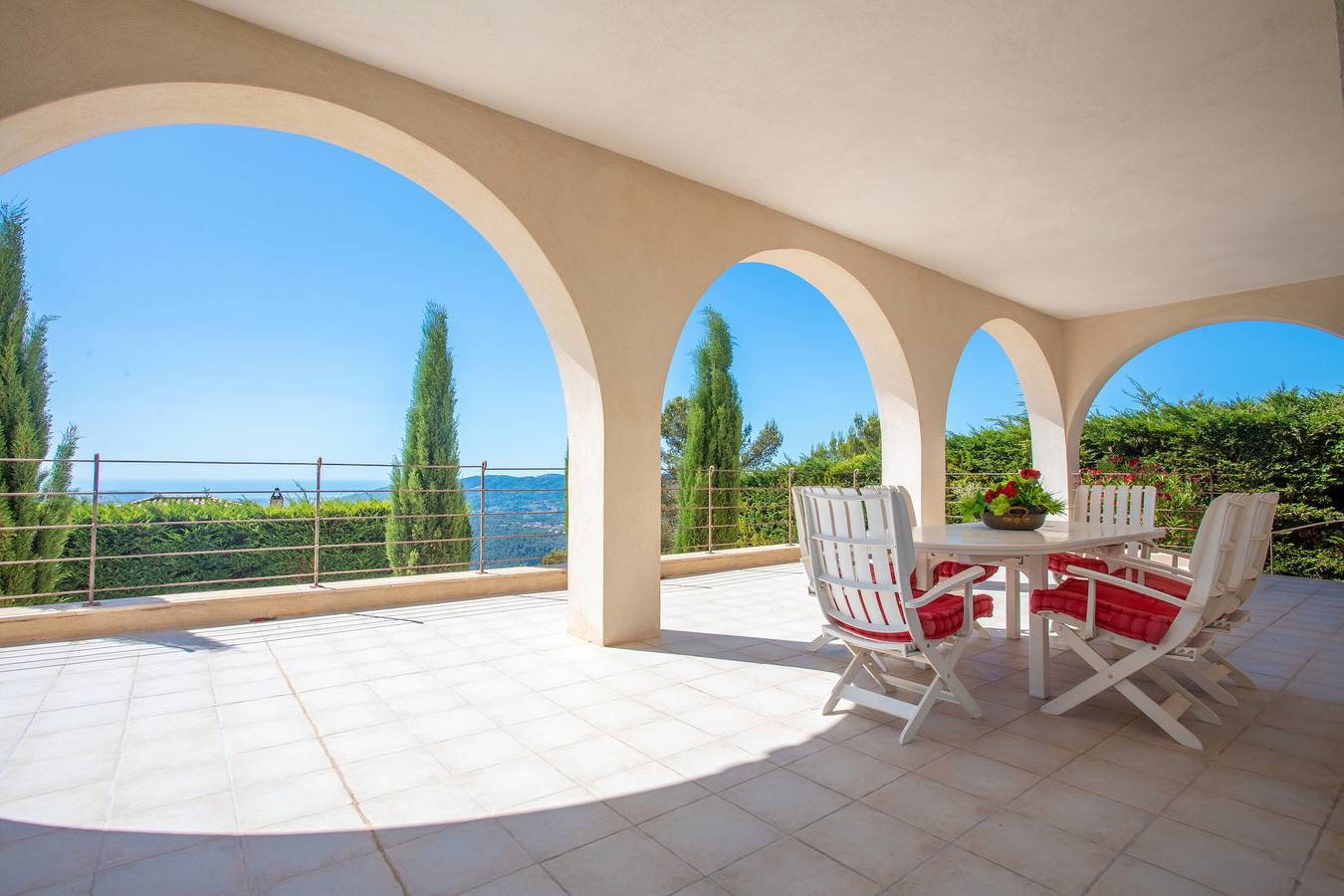 Villa 'Cabri 5 Chambres Piscine' mit Meerblick, Wi-Fi und Klimaanlage in Cabris, Cannes und Umgebung