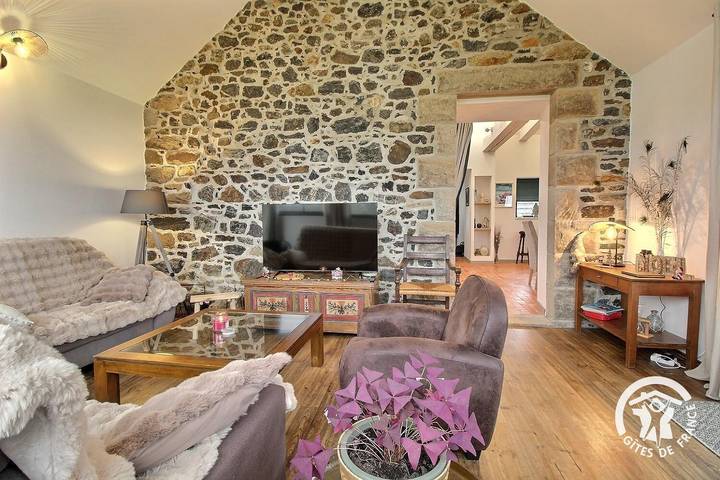 Gîte pour 6 personnes, avec terrasse et jardin, animaux acceptés