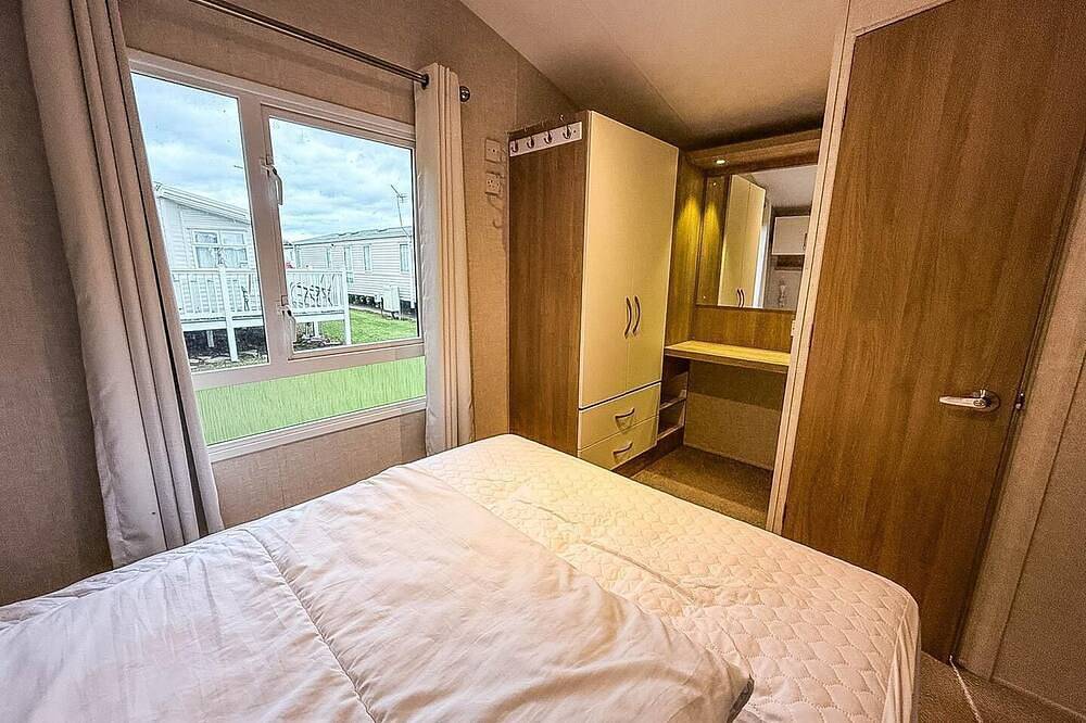 Lovely dog friendly caravan for hire at California Cliffs, Norfolk in California (Great Yarmouth), Great Yarmouth