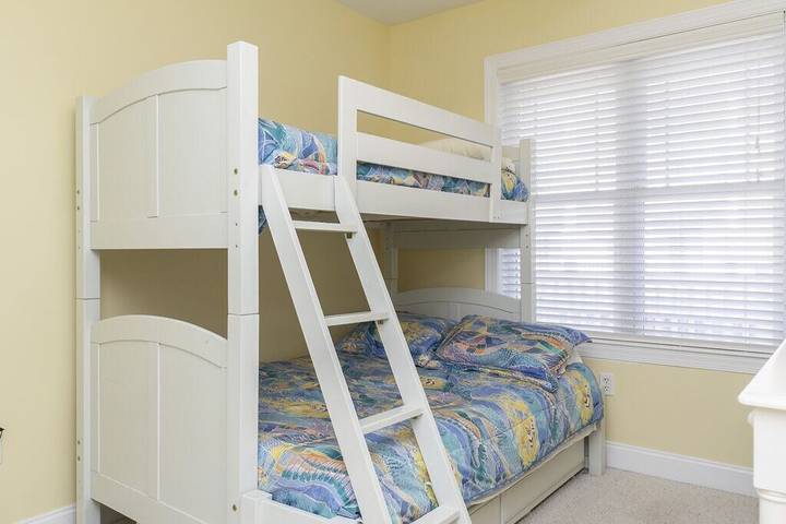 Vacation rental for 6 people, with pool and hot tub in Oak Island (NC)