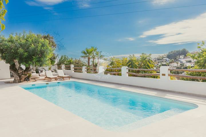 Chalet para 12 personas, con jardín además de vistas al mar y balcón en Marina Alta - 2