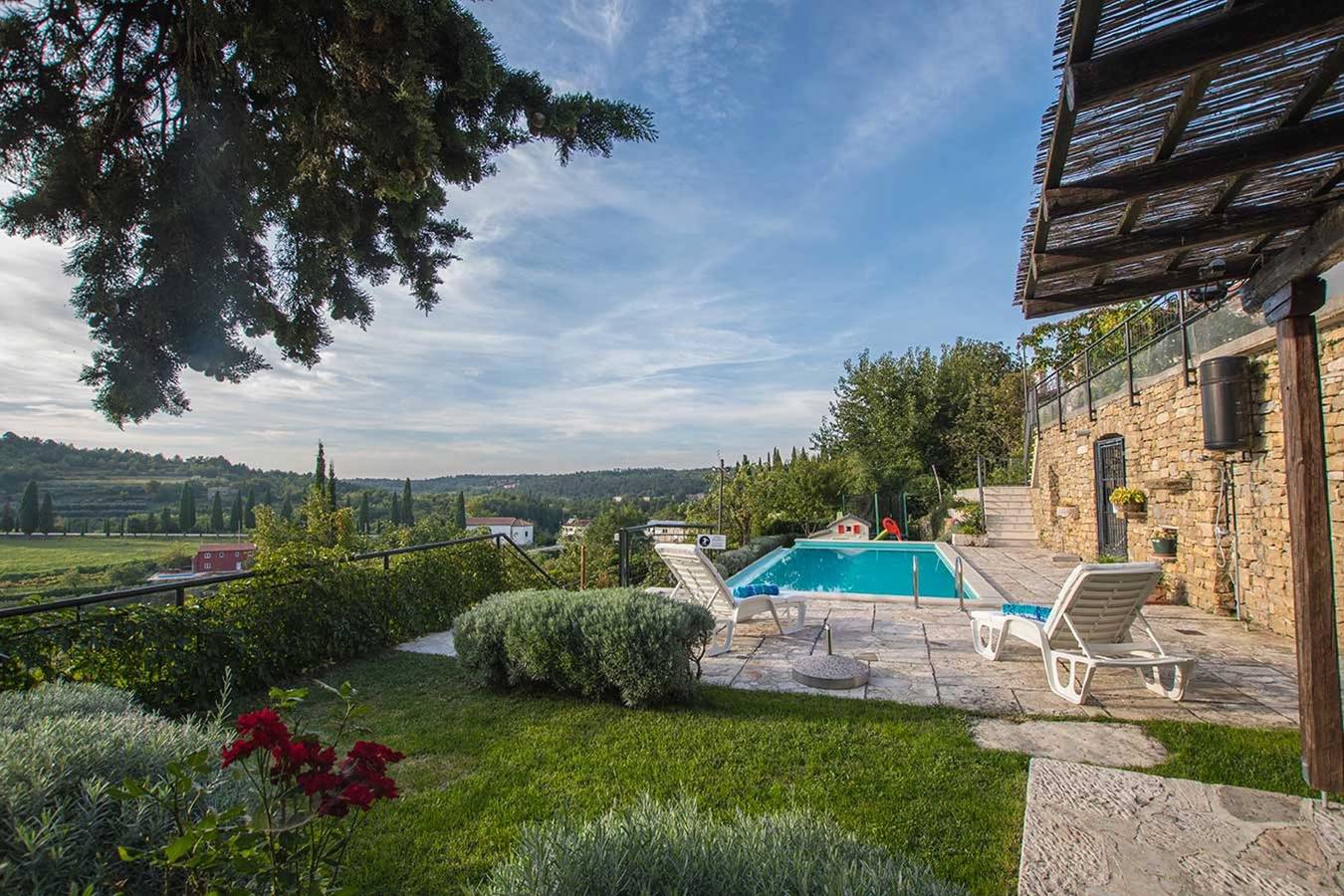 Villa Belle with pool for max 12 Persons in Oprtalj Istria in Oprtalj, Zentralistrien